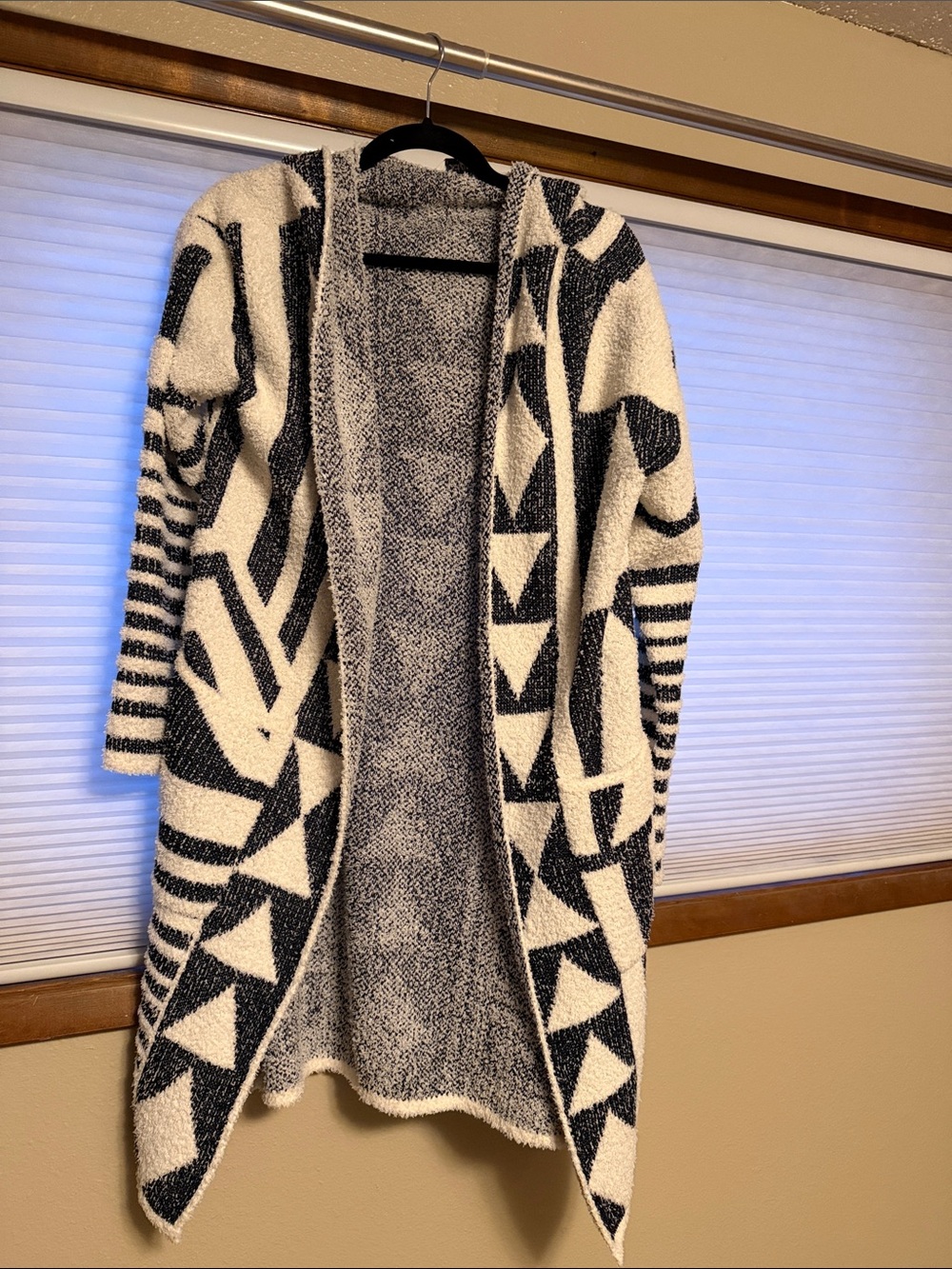 DAVI & DANI Black and White Geometric Open-Front Cardigan